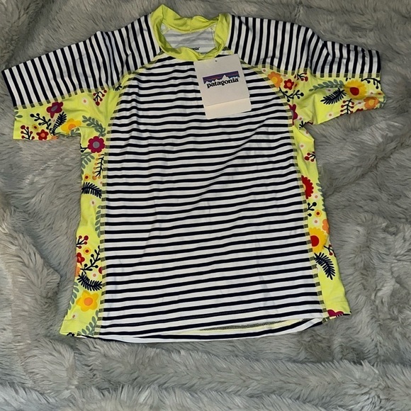 NWT Patagonia Short Sleeve Rash GuardLarge (12)